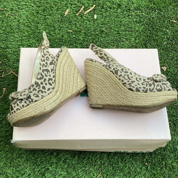 Me Too Shoes Wedges - Picture 16 of 17